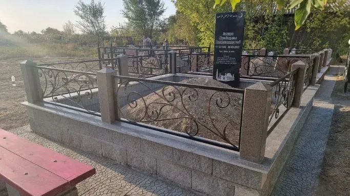 Мусульманский могильный комплекс куртинский гранит